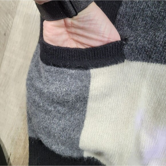 like new vintage wool/angora checkered cardigan sweater. - Picture 4 of 9